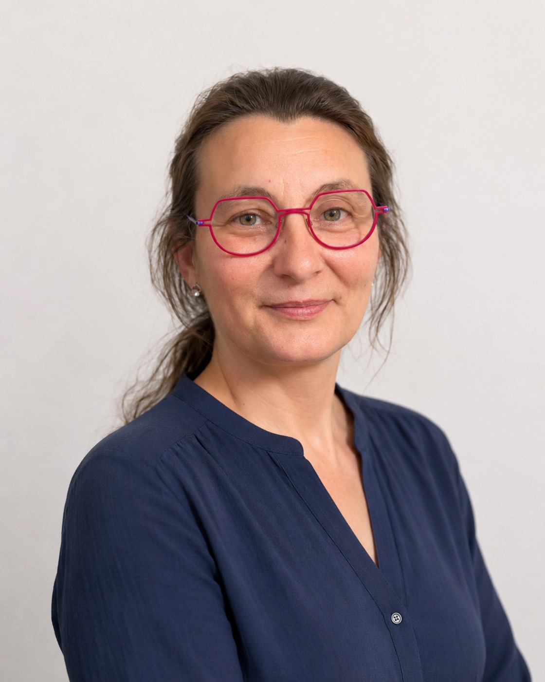 Portrait de Céline de Jonquières de trois quarts